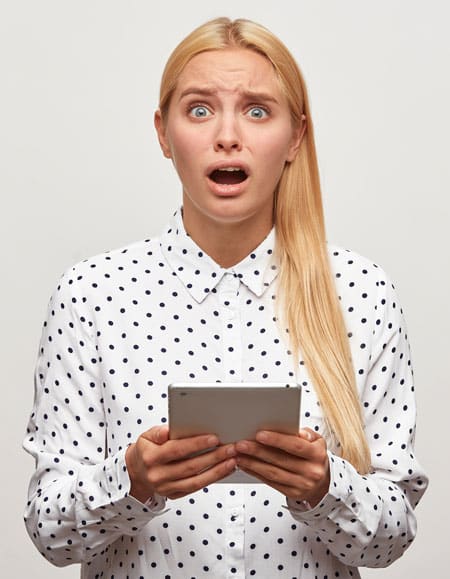 Woman reading a SEO Guide for dummies by TagLine Media